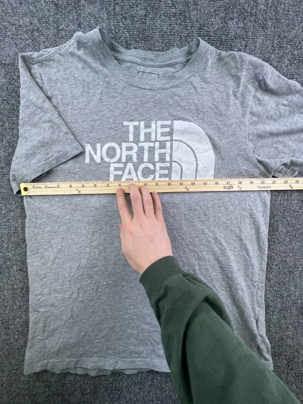 The North Face T Shirt Mens Medium Cotton Gray w Logo Short Sleeve Lightweight